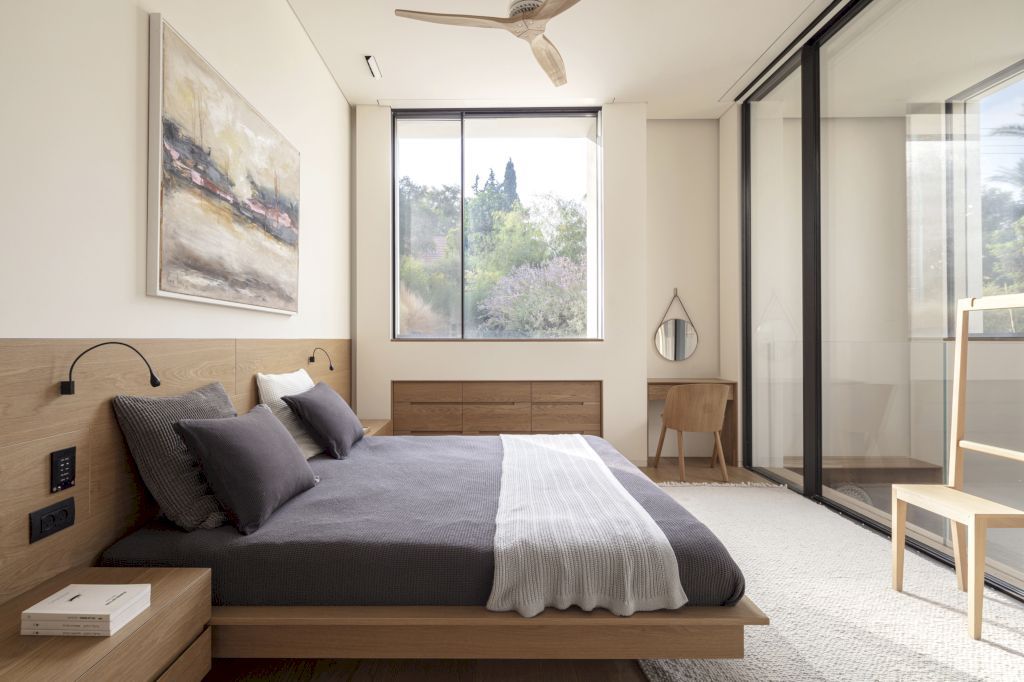 SDT House, Harmonizing Light and Space by Ronnie Alroy Architects