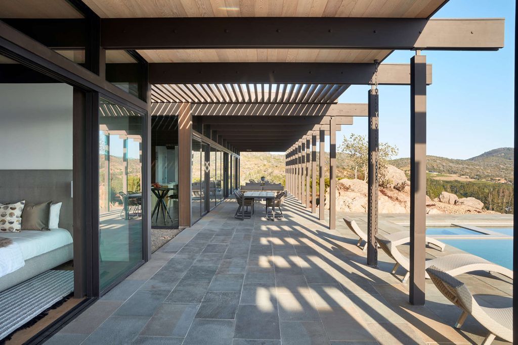 Sonoma Hilltop New Residence, Modern Living by Klopf Architecture