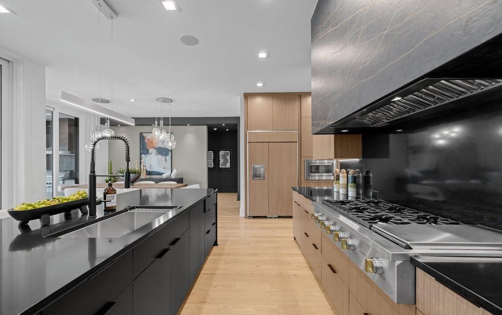 Sophisticated Elegance A 5.5 Million Oasis with Modern Design and Breathtaking North Carolina Vistas 12