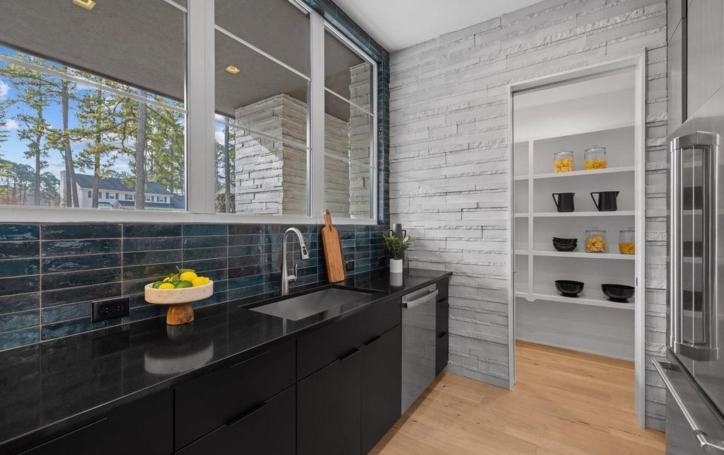 Sophisticated Elegance A 5.5 Million Oasis with Modern Design and Breathtaking North Carolina Vistas 14