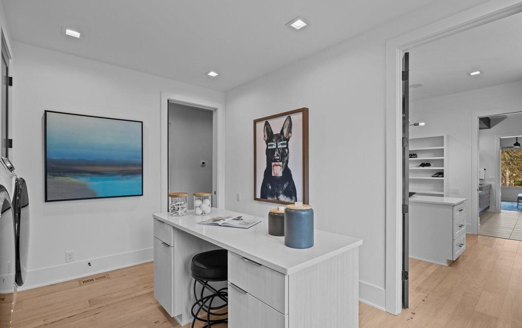 Sophisticated Elegance A 5.5 Million Oasis with Modern Design and Breathtaking North Carolina Vistas 23