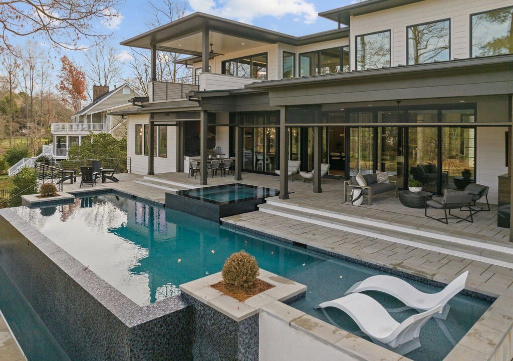 Sophisticated Elegance A 5.5 Million Oasis with Modern Design and Breathtaking North Carolina Vistas 3