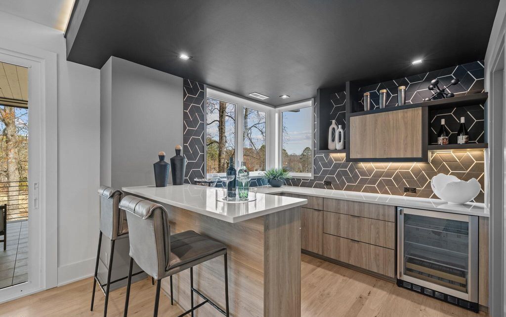Sophisticated Elegance A 5.5 Million Oasis with Modern Design and Breathtaking North Carolina Vistas 32