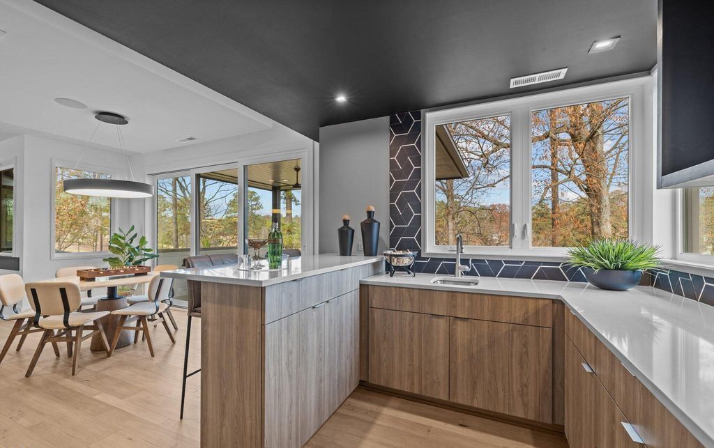 Sophisticated Elegance A 5.5 Million Oasis with Modern Design and Breathtaking North Carolina Vistas 33