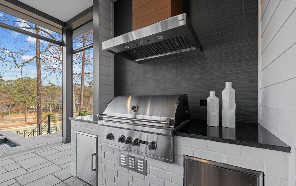 Sophisticated Elegance A 5.5 Million Oasis with Modern Design and Breathtaking North Carolina Vistas 45