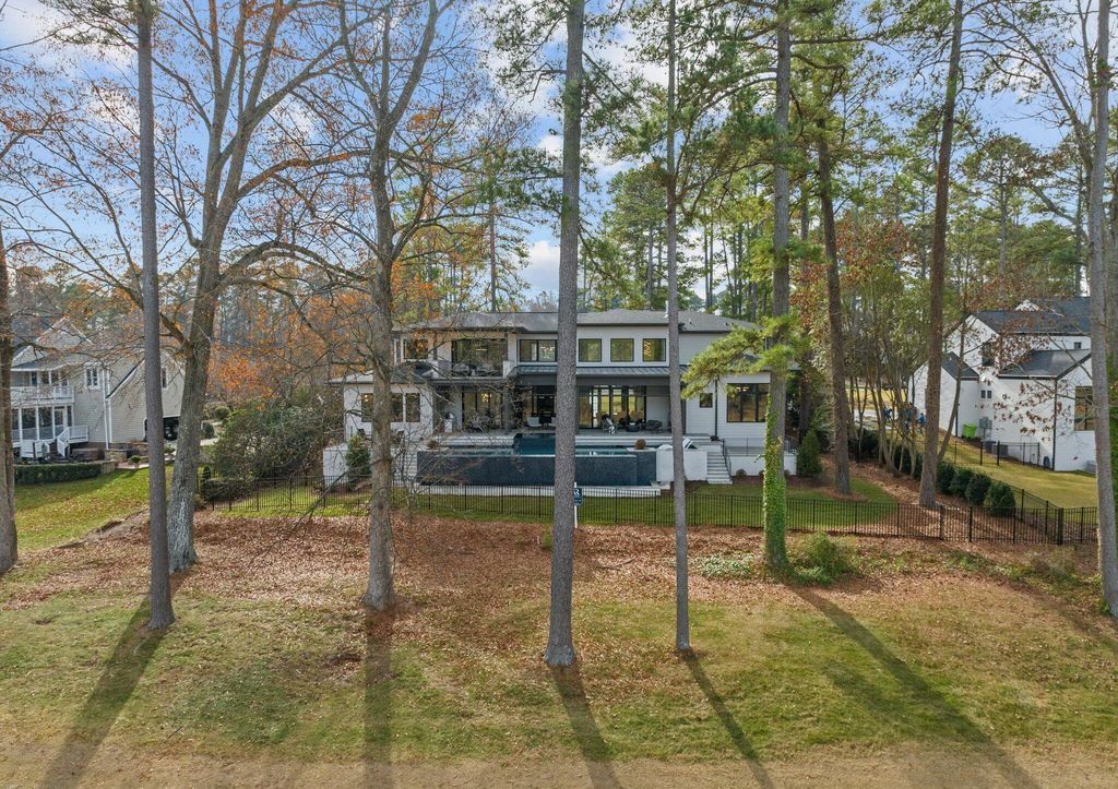 Sophisticated Elegance A 5.5 Million Oasis with Modern Design and Breathtaking North Carolina Vistas 51