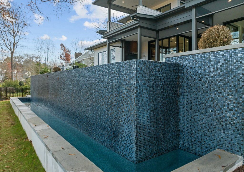 Sophisticated Elegance A 5.5 Million Oasis with Modern Design and Breathtaking North Carolina Vistas 52