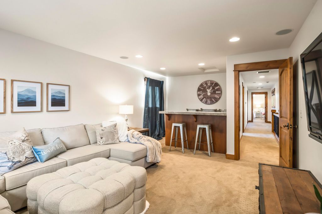 Sophisticated Luxury A Masterpiece Home on Tam McArthur Loop Broken Top Asking 2.098 Million 35