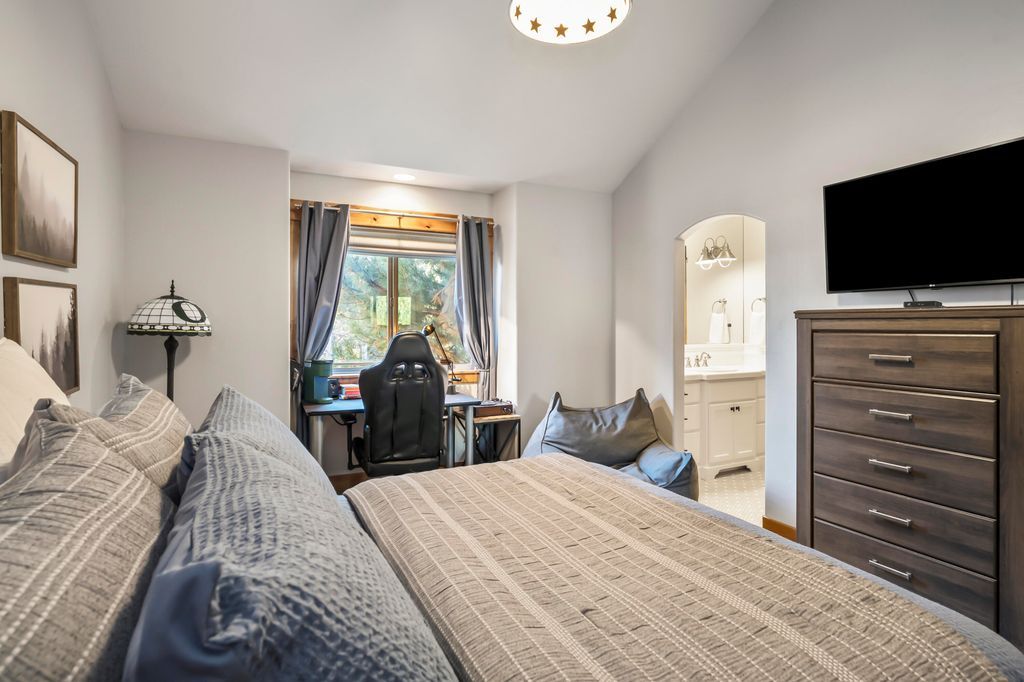 Sophisticated Luxury A Masterpiece Home on Tam McArthur Loop Broken Top Asking 2.098 Million 38