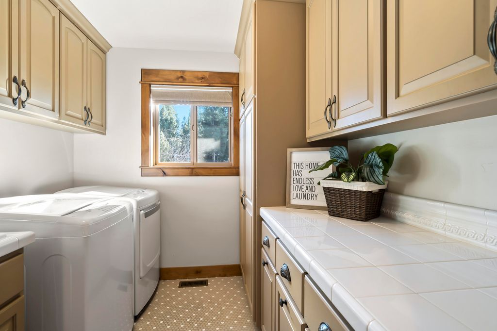 Sophisticated Luxury A Masterpiece Home on Tam McArthur Loop Broken Top Asking 2.098 Million 40
