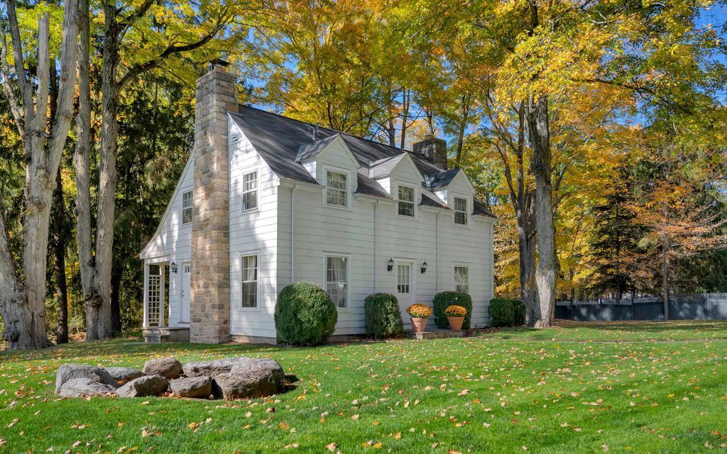 Southern Splendor Estate A Sunlit Haven of Luxury Privacy and Elegance in Connecticut Priced at 9.75 Million 40