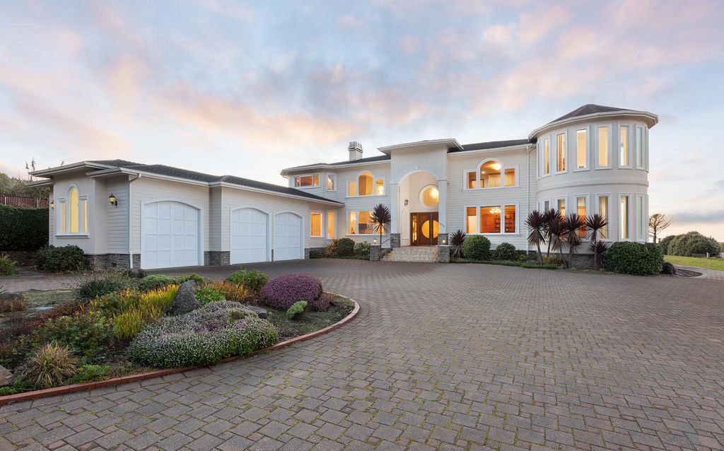 Spanish Style Estate in Yachats a Tranquil 3.995M Park Like Retreat 1