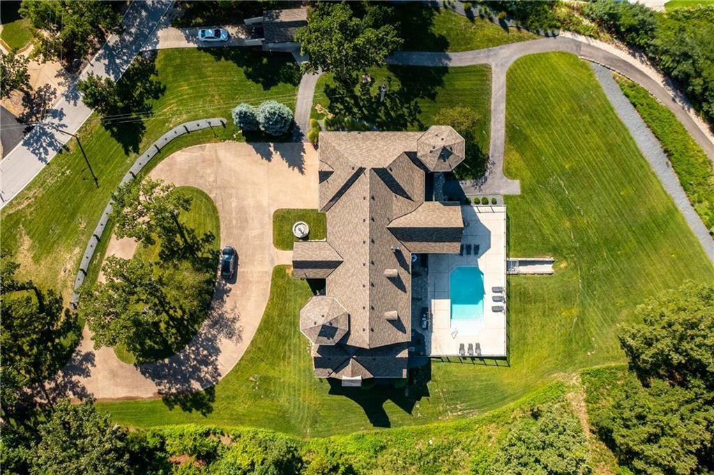 Stone Mansion Iconic Lakefront Retreat on the Beautiful Lake of the Ozarks Missouri Offered at 7.8 Million 4
