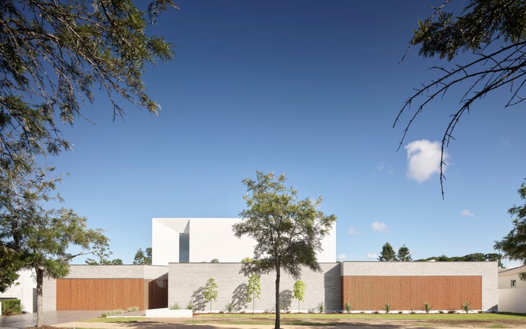 Stratum House, Marvel of Layered Elegance by Joe Adsett Architects 1 Stratum House, Marvel of Layered Elegance by Joe Adsett Architects