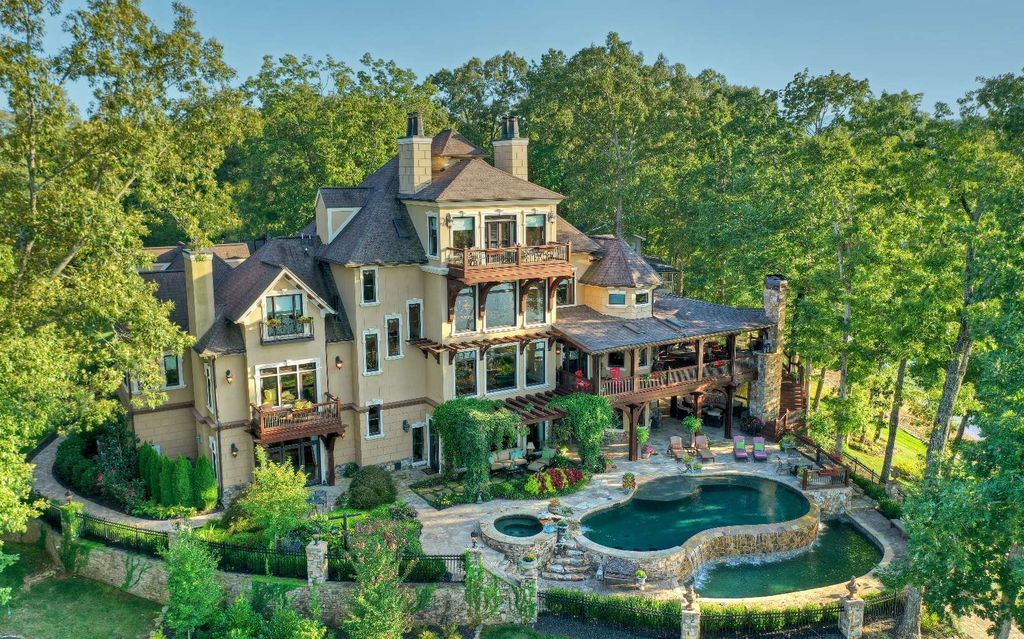 Sumptuous Lakefront Estate Exemplifying Elegance on Lake Blue Ridge Georgia Listed at 9.5 Million 1