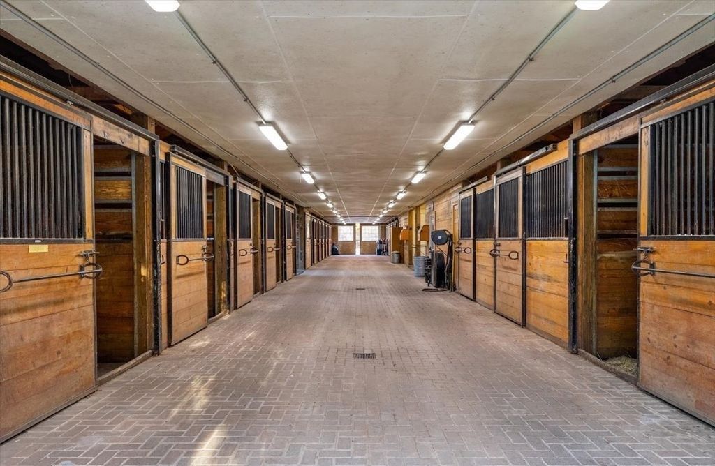 Unrivaled Equestrian Elegance Premier Estate in Mattituck New York Hits the Market for 9999995 17