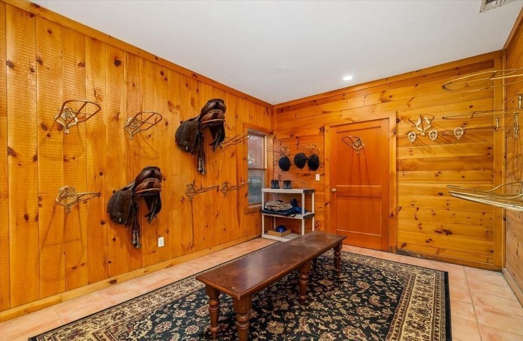 Unrivaled Equestrian Elegance Premier Estate in Mattituck New York Hits the Market for 9999995 18