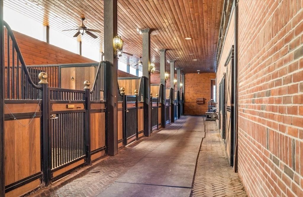 Unrivaled Equestrian Elegance Premier Estate in Mattituck New York Hits the Market for 9999995 27