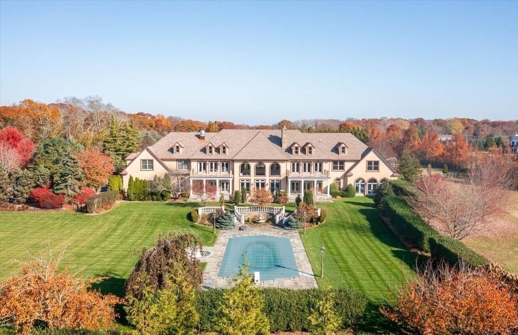 Unrivaled Equestrian Elegance Premier Estate in Mattituck New York Hits the Market for 9999995 3