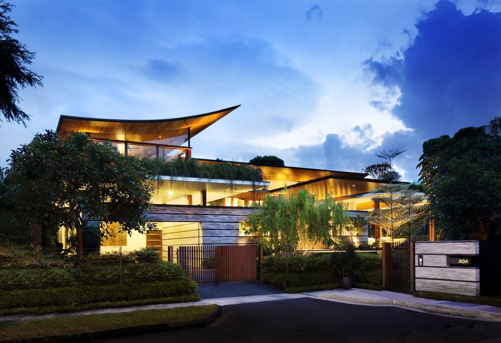 Willow House, Tropical Oasis Integrates Nature and Play by Guz Architects