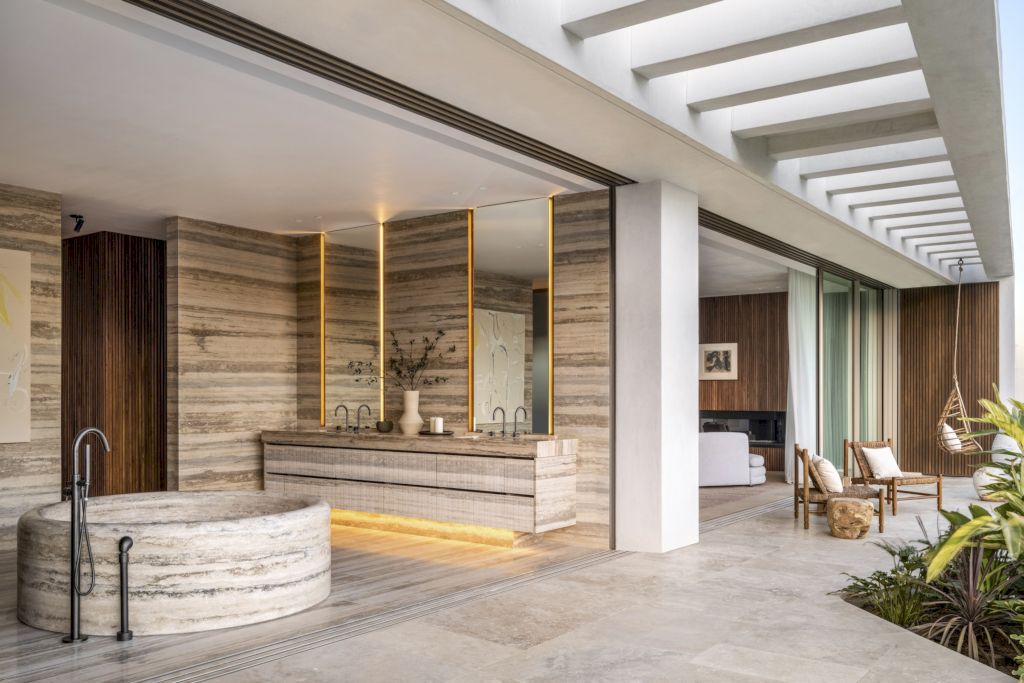 Stradella Ridge House, Harmony of Architecture and Nature by SAOTA