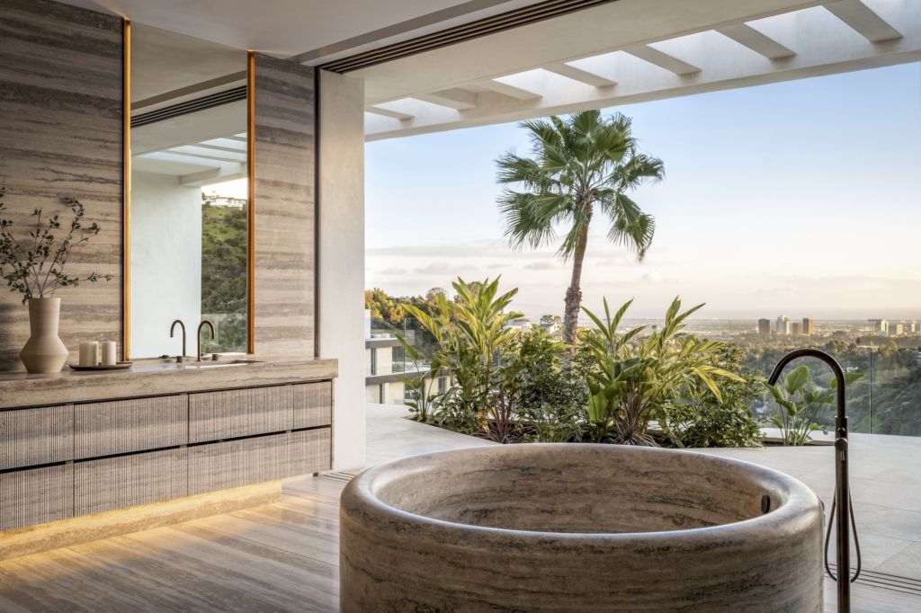 Stradella Ridge House, Harmony of Architecture and Nature by SAOTA