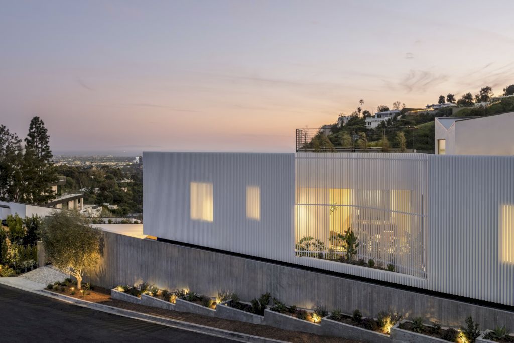 Stradella Ridge House, Harmony of Architecture and Nature by SAOTA
