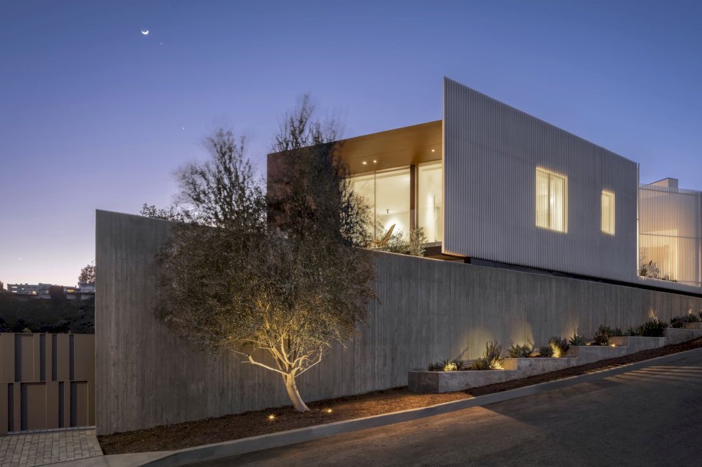 Stradella Ridge House, Harmony of Architecture and Nature by SAOTA