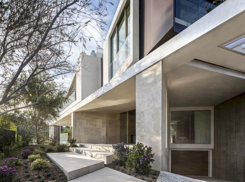 Stradella Ridge House, Harmony of Architecture and Nature by SAOTA