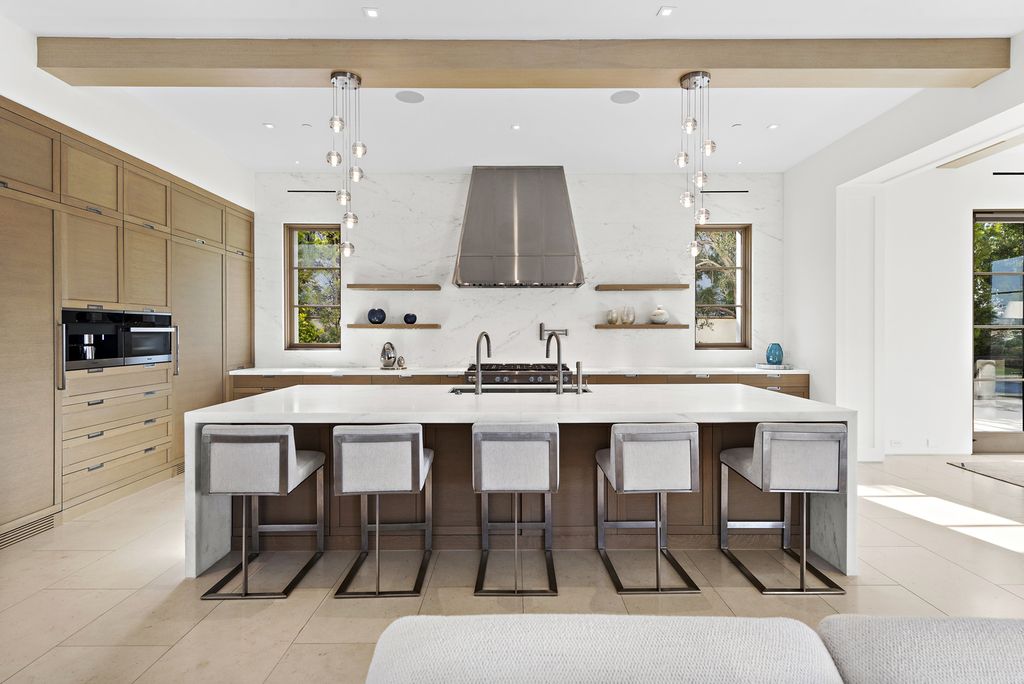 21 Spinnaker Home in Newport Coast, California. Discover luxury living at its finest in this stunning 11,700 sq. ft. estate in Crystal Cove. Completed in 2020, this meticulously designed residence offers unobstructed ocean and coastline views, dual master suites, a chef's kitchen, home theater, gym, and more. 