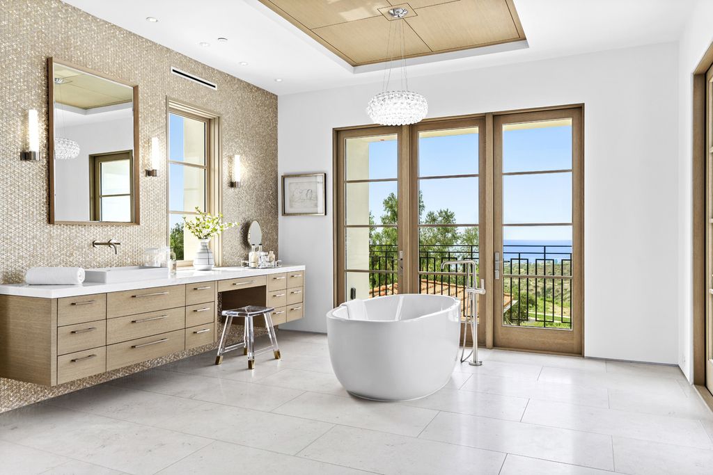 21 Spinnaker Home in Newport Coast, California. Discover luxury living at its finest in this stunning 11,700 sq. ft. estate in Crystal Cove. Completed in 2020, this meticulously designed residence offers unobstructed ocean and coastline views, dual master suites, a chef's kitchen, home theater, gym, and more. 