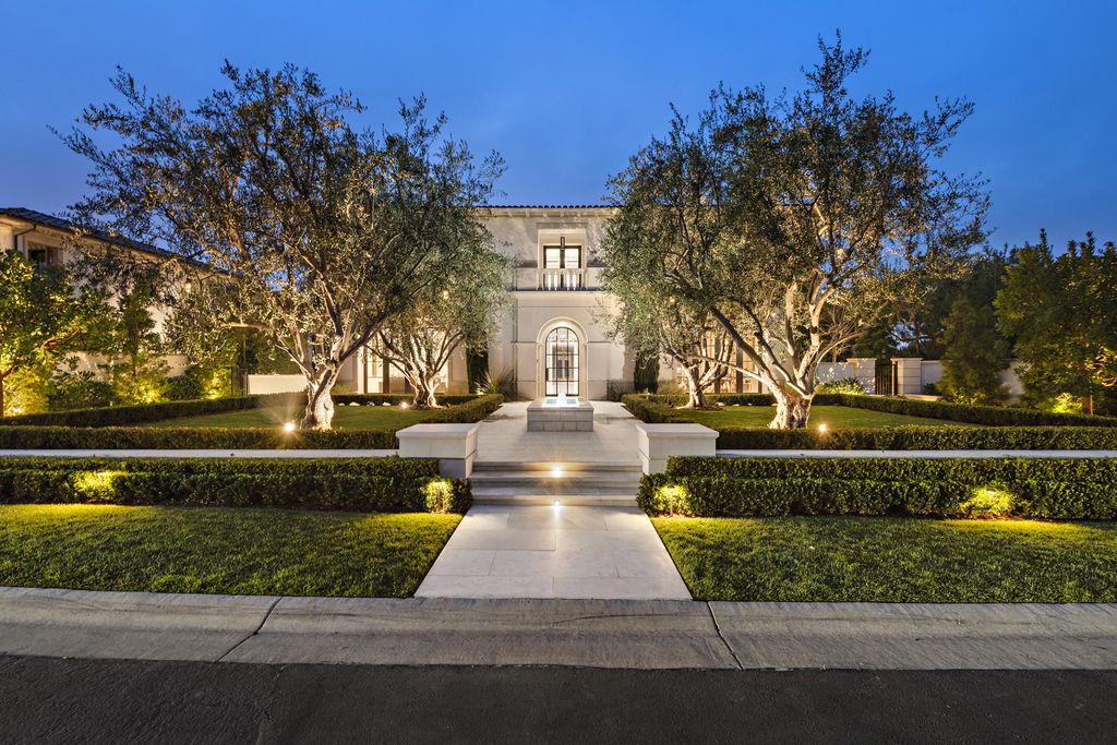 21 Spinnaker Home in Newport Coast, California. Discover luxury living at its finest in this stunning 11,700 sq. ft. estate in Crystal Cove. Completed in 2020, this meticulously designed residence offers unobstructed ocean and coastline views, dual master suites, a chef's kitchen, home theater, gym, and more. 
