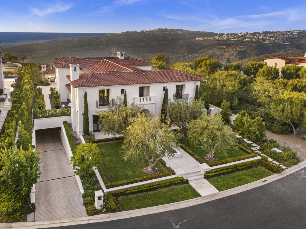 21 Spinnaker Home in Newport Coast, California. Discover luxury living at its finest in this stunning 11,700 sq. ft. estate in Crystal Cove. Completed in 2020, this meticulously designed residence offers unobstructed ocean and coastline views, dual master suites, a chef's kitchen, home theater, gym, and more. 