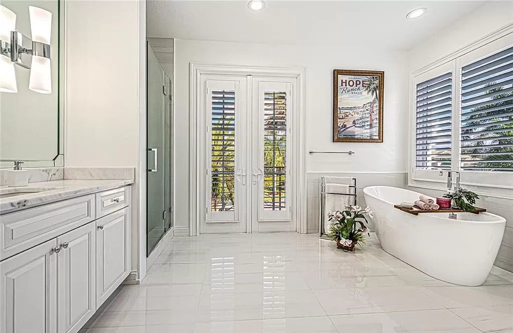 Welcome to Sunspray Estate, an exquisite 5-bedroom masterpiece nestled along the shores of a secluded spring-fed lake in Naples, Florida.