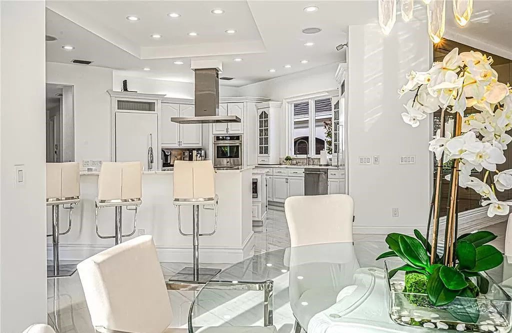 Welcome to Sunspray Estate, an exquisite 5-bedroom masterpiece nestled along the shores of a secluded spring-fed lake in Naples, Florida.