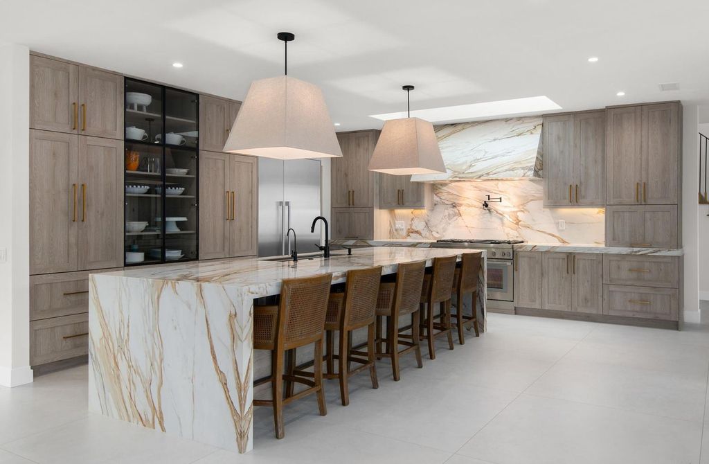 6665 Via Estrada Home in La Jolla, California. Step into the lap of luxury with this opulent residence in La Jolla, boasting over 6,000 square feet of meticulously designed space. Immerse yourself in sophistication with six en suite bedrooms, high-end finishes, and grand living areas.