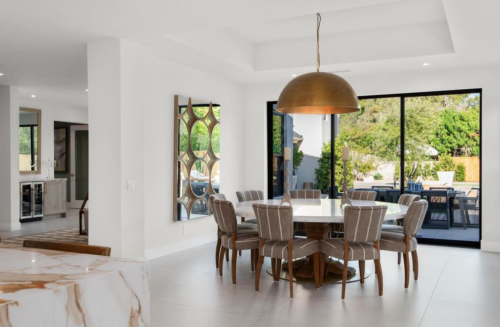 6665 Via Estrada Home in La Jolla, California. Step into the lap of luxury with this opulent residence in La Jolla, boasting over 6,000 square feet of meticulously designed space. Immerse yourself in sophistication with six en suite bedrooms, high-end finishes, and grand living areas.