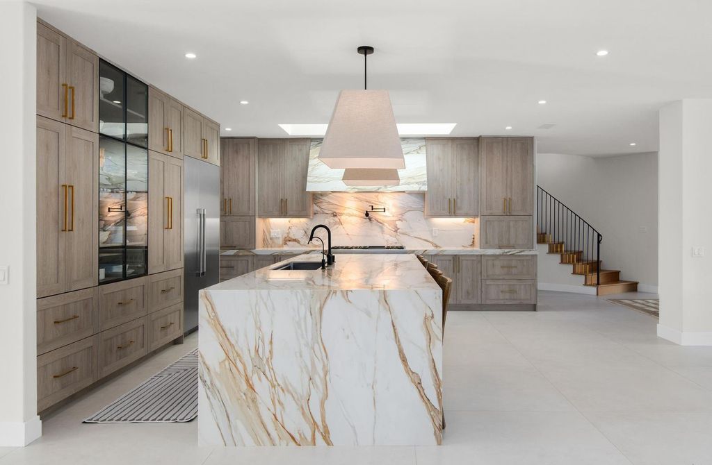 6665 Via Estrada Home in La Jolla, California. Step into the lap of luxury with this opulent residence in La Jolla, boasting over 6,000 square feet of meticulously designed space. Immerse yourself in sophistication with six en suite bedrooms, high-end finishes, and grand living areas.