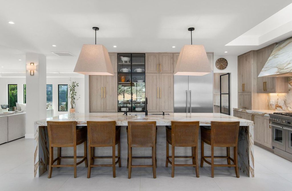 6665 Via Estrada Home in La Jolla, California. Step into the lap of luxury with this opulent residence in La Jolla, boasting over 6,000 square feet of meticulously designed space. Immerse yourself in sophistication with six en suite bedrooms, high-end finishes, and grand living areas.