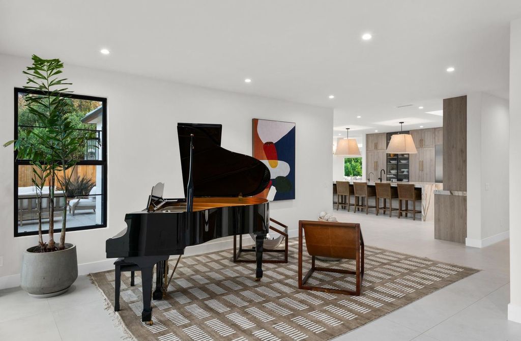 6665 Via Estrada Home in La Jolla, California. Step into the lap of luxury with this opulent residence in La Jolla, boasting over 6,000 square feet of meticulously designed space. Immerse yourself in sophistication with six en suite bedrooms, high-end finishes, and grand living areas.