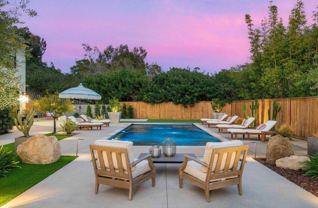 6665 Via Estrada Home in La Jolla, California. Step into the lap of luxury with this opulent residence in La Jolla, boasting over 6,000 square feet of meticulously designed space. Immerse yourself in sophistication with six en suite bedrooms, high-end finishes, and grand living areas.