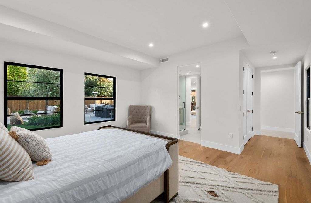 6665 Via Estrada Home in La Jolla, California. Step into the lap of luxury with this opulent residence in La Jolla, boasting over 6,000 square feet of meticulously designed space. Immerse yourself in sophistication with six en suite bedrooms, high-end finishes, and grand living areas.
