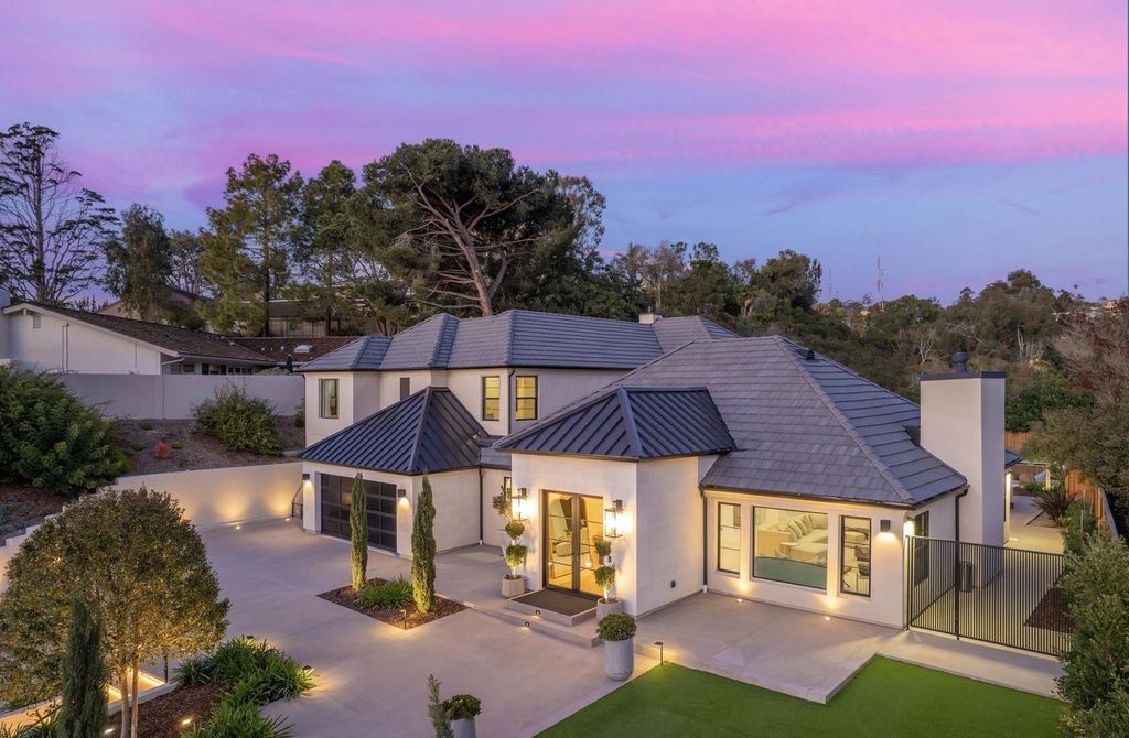 6665 Via Estrada Home in La Jolla, California. Step into the lap of luxury with this opulent residence in La Jolla, boasting over 6,000 square feet of meticulously designed space. Immerse yourself in sophistication with six en suite bedrooms, high-end finishes, and grand living areas.
