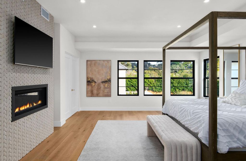 6665 Via Estrada Home in La Jolla, California. Step into the lap of luxury with this opulent residence in La Jolla, boasting over 6,000 square feet of meticulously designed space. Immerse yourself in sophistication with six en suite bedrooms, high-end finishes, and grand living areas.