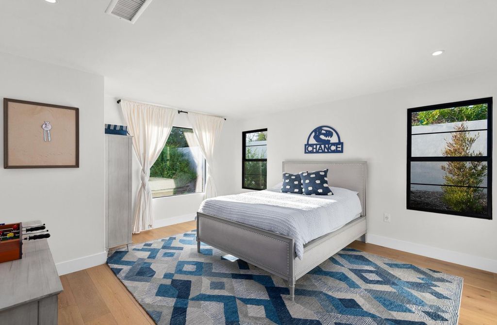 6665 Via Estrada Home in La Jolla, California. Step into the lap of luxury with this opulent residence in La Jolla, boasting over 6,000 square feet of meticulously designed space. Immerse yourself in sophistication with six en suite bedrooms, high-end finishes, and grand living areas.