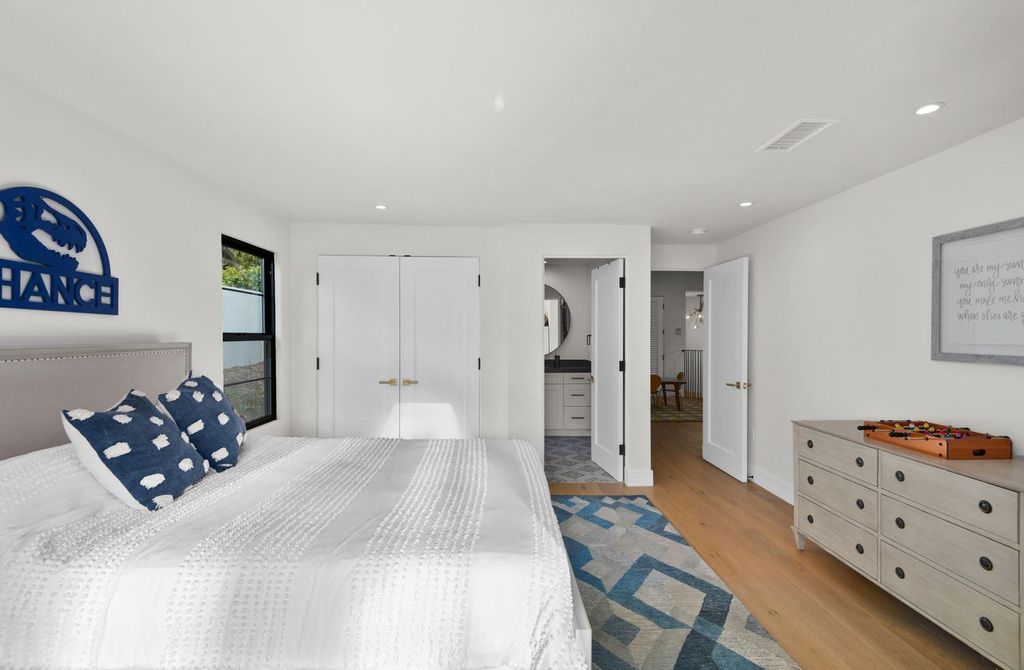 6665 Via Estrada Home in La Jolla, California. Step into the lap of luxury with this opulent residence in La Jolla, boasting over 6,000 square feet of meticulously designed space. Immerse yourself in sophistication with six en suite bedrooms, high-end finishes, and grand living areas.
