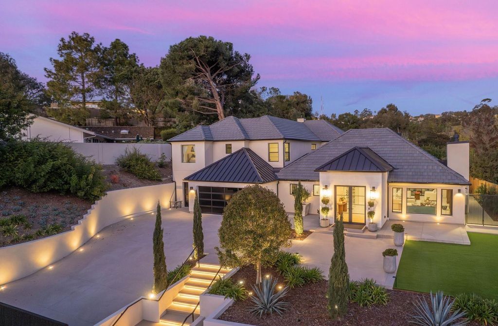 6665 Via Estrada Home in La Jolla, California. Step into the lap of luxury with this opulent residence in La Jolla, boasting over 6,000 square feet of meticulously designed space. Immerse yourself in sophistication with six en suite bedrooms, high-end finishes, and grand living areas.