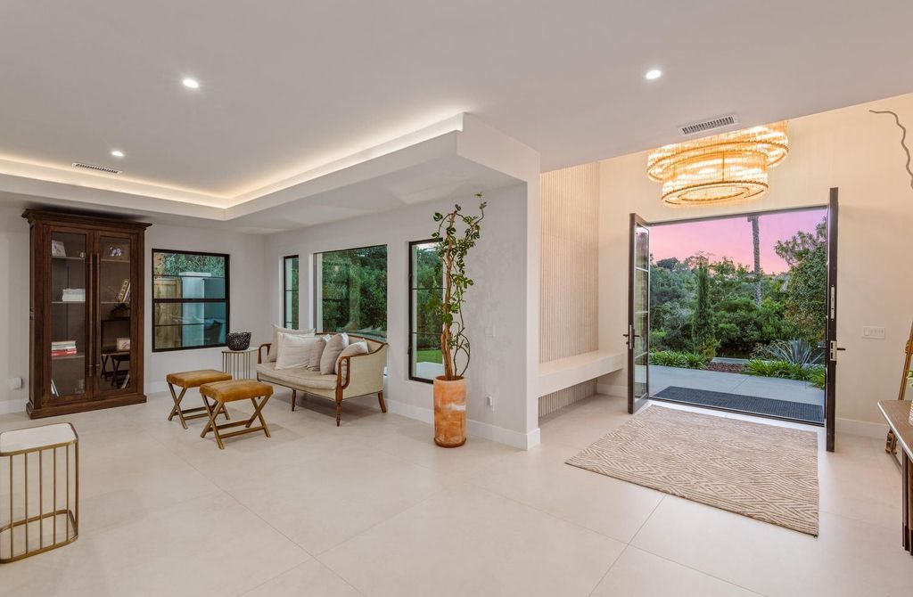 6665 Via Estrada Home in La Jolla, California. Step into the lap of luxury with this opulent residence in La Jolla, boasting over 6,000 square feet of meticulously designed space. Immerse yourself in sophistication with six en suite bedrooms, high-end finishes, and grand living areas.
