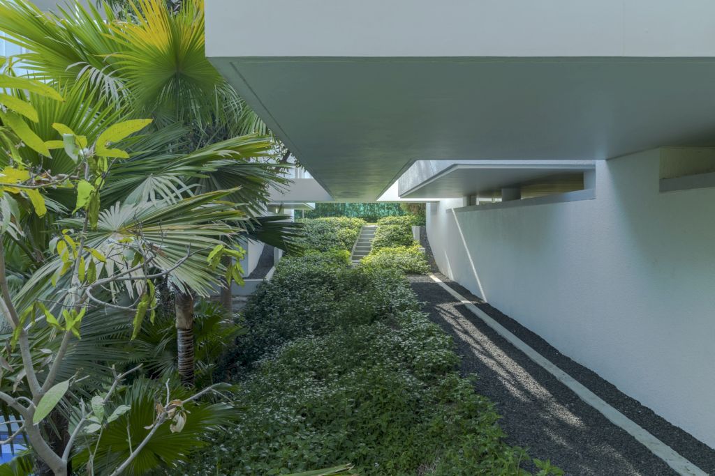 Aalloa Hills Residence Net Zero Oasis by INI Design Studio 13