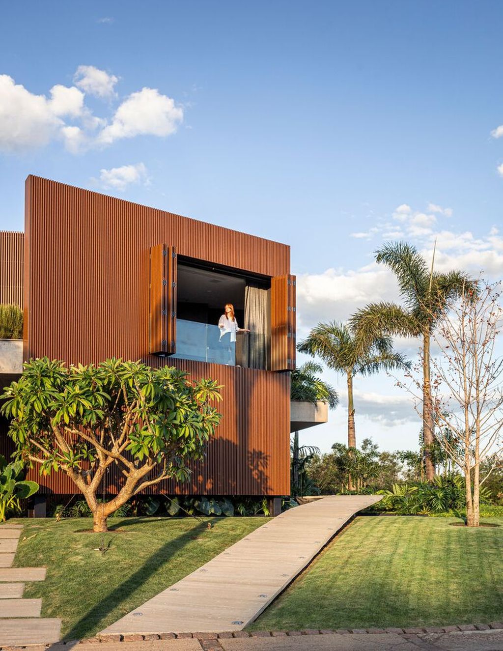 Água house, waterfront gem by Stemmer Rodrigues Architecture